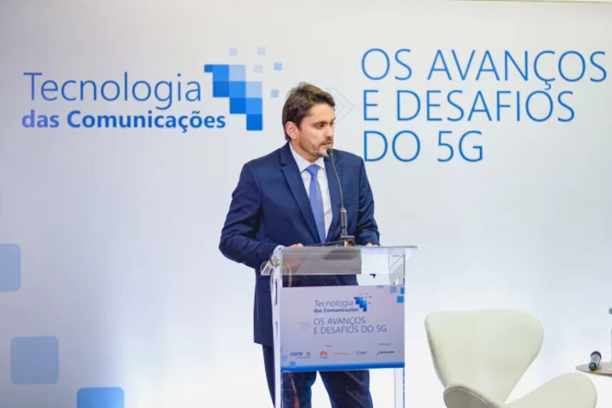 Juscelino destaca papel de telecom para avanço da indústria brasileira