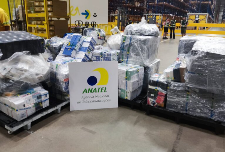 Anatel e Receita apreendem 22 mil equipamentos na Operação Black Friday