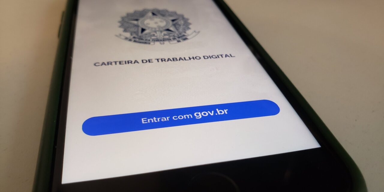 Empréstimo consignado do governo puxa alta de downloads do Caixa Tem