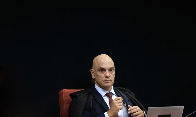 A pedido de Moraes, STF suspende análise liminar do compartilhamento de torres