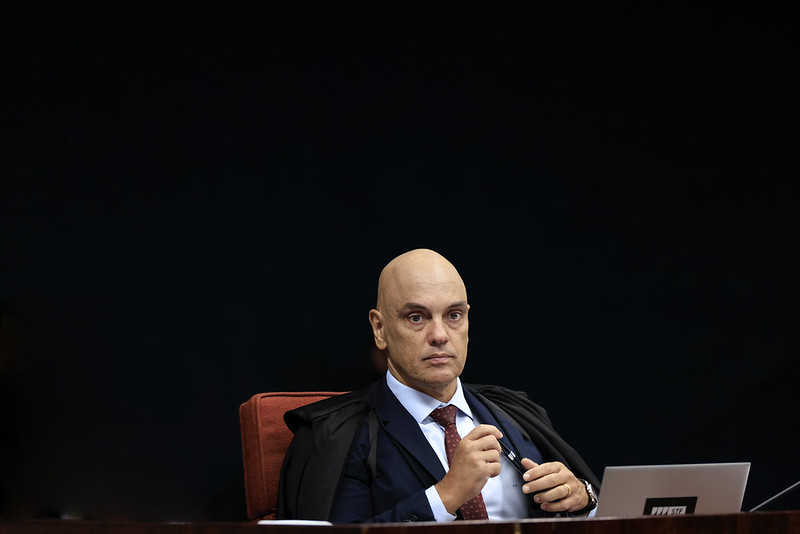 A pedido de Moraes, STF suspende análise liminar do compartilhamento de torres